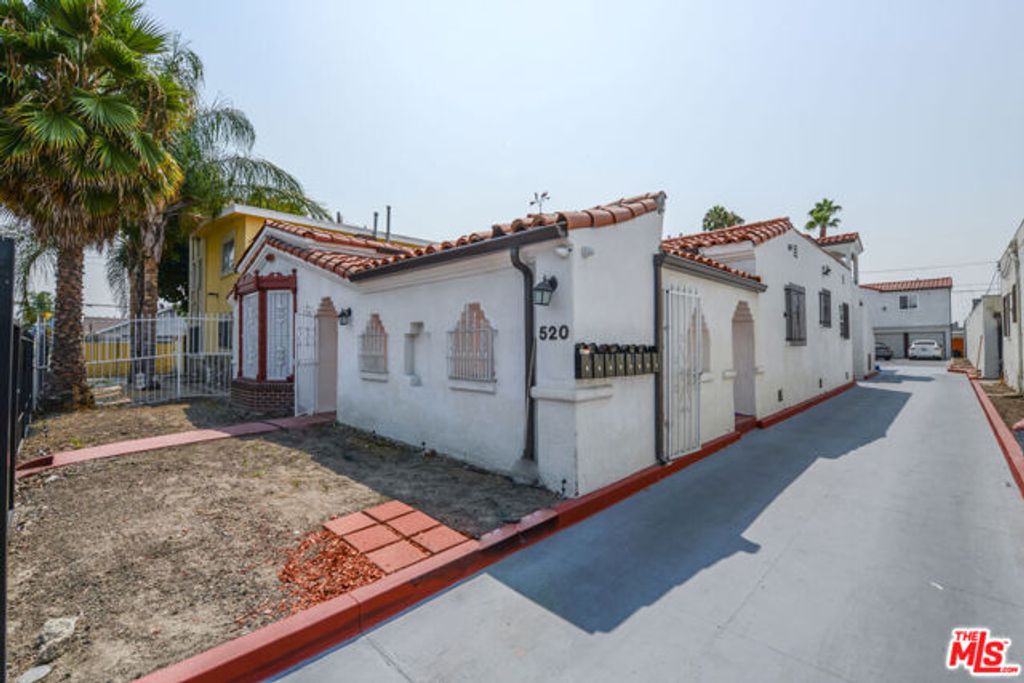 520 W 82nd Street, Los Angeles, CA 90044