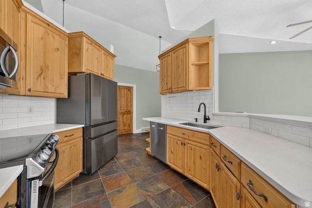 7422 CASTLE ROCK RD, Eagle Mountain, UT 84005
