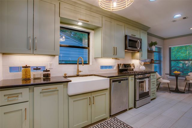 920 Bison Trail, Dallas, TX 75208