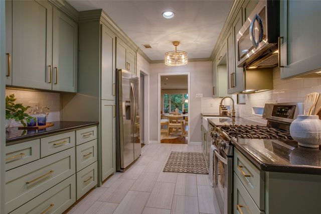 920 Bison Trail, Dallas, TX 75208
