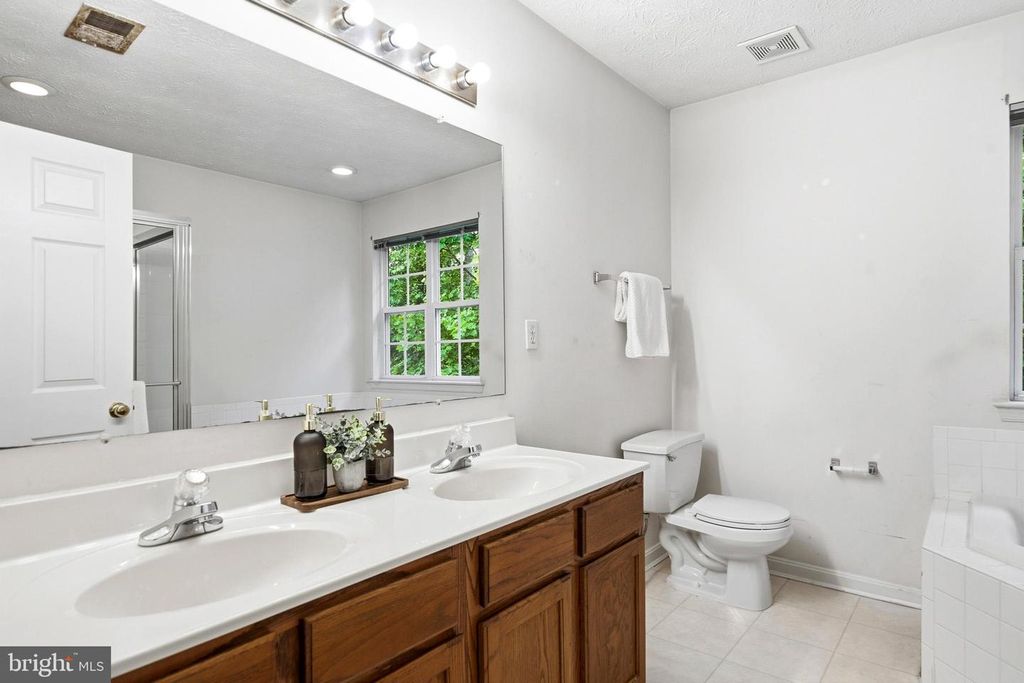Image 24 of property listing at 3332 SILVERTON LN, Chesapeake Beach, MD 20732