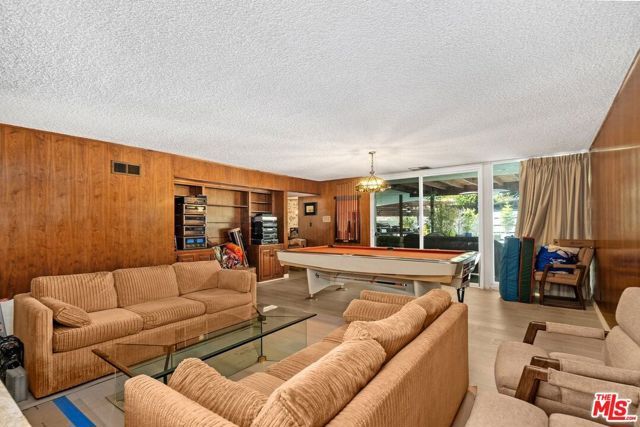 6505 S Halm Avenue, Los Angeles, CA 90056