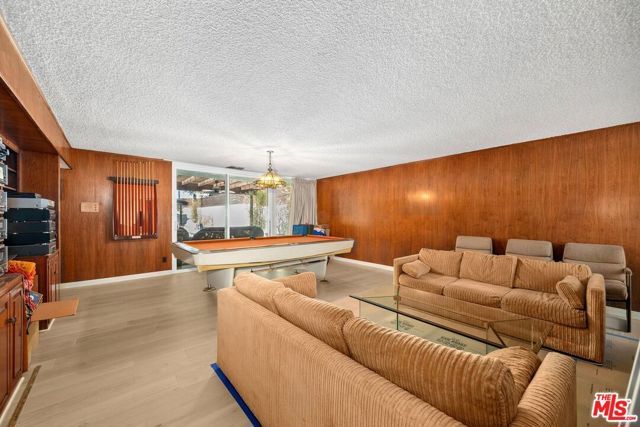 6505 S Halm Avenue, Los Angeles, CA 90056