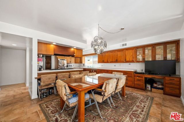 6505 S Halm Avenue, Los Angeles, CA 90056