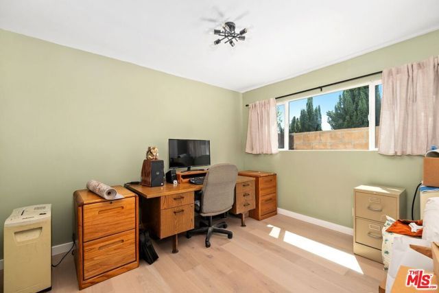 6505 S Halm Avenue, Los Angeles, CA 90056