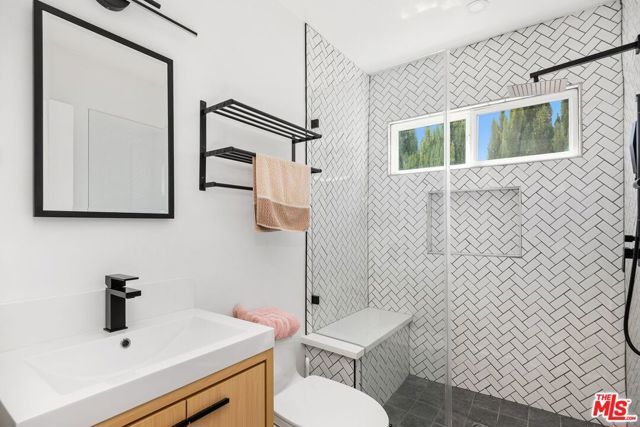 6505 S Halm Avenue, Los Angeles, CA 90056