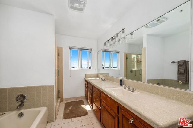 6505 S Halm Avenue, Los Angeles, CA 90056