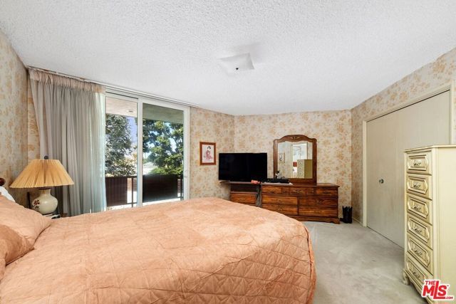 6505 S Halm Avenue, Los Angeles, CA 90056