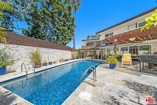 6505 S Halm Avenue, Los Angeles, CA 90056
