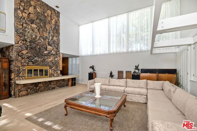 6505 S Halm Avenue, Los Angeles, CA 90056