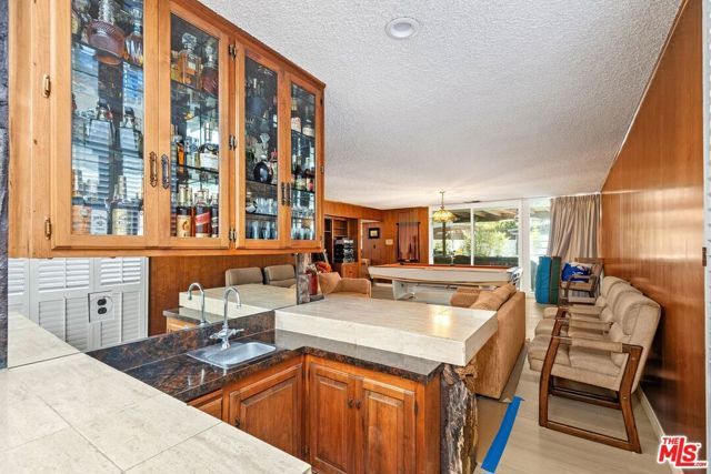 6505 S Halm Avenue, Los Angeles, CA 90056