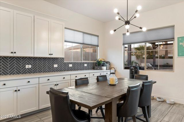 2080 E AQUARIUS Place, Chandler, AZ 85249