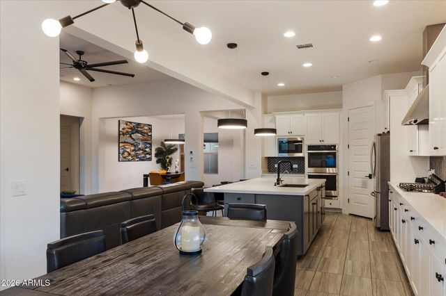2080 E AQUARIUS Place, Chandler, AZ 85249