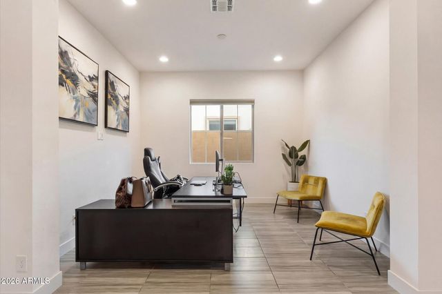 2080 E AQUARIUS Place, Chandler, AZ 85249