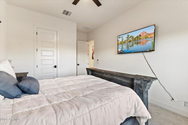 2080 E AQUARIUS Place, Chandler, AZ 85249
