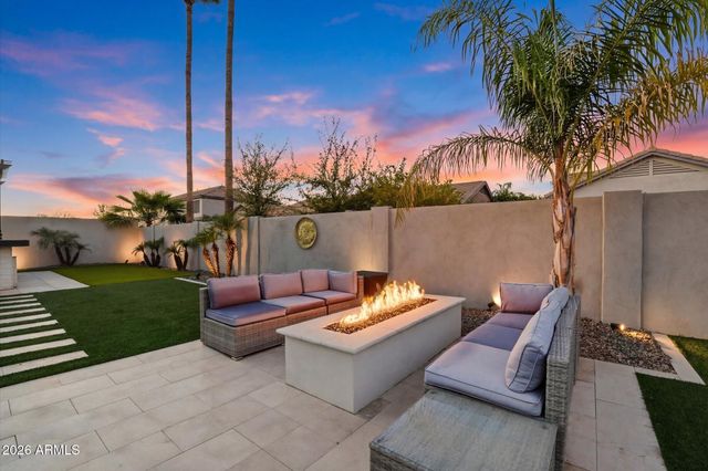 2080 E AQUARIUS Place, Chandler, AZ 85249