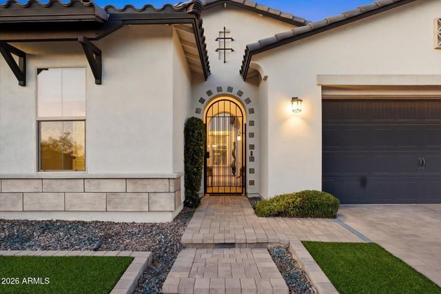 2080 E AQUARIUS Place, Chandler, AZ 85249