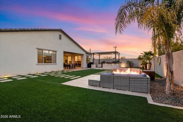 2080 E AQUARIUS Place, Chandler, AZ 85249