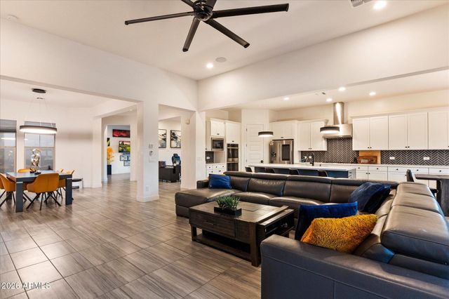 2080 E AQUARIUS Place, Chandler, AZ 85249