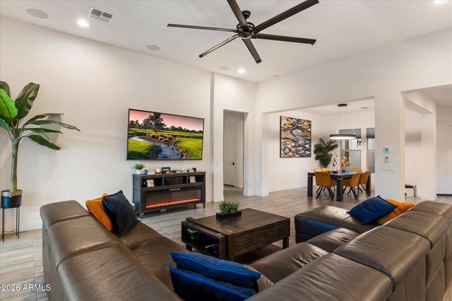2080 E AQUARIUS Place, Chandler, AZ 85249