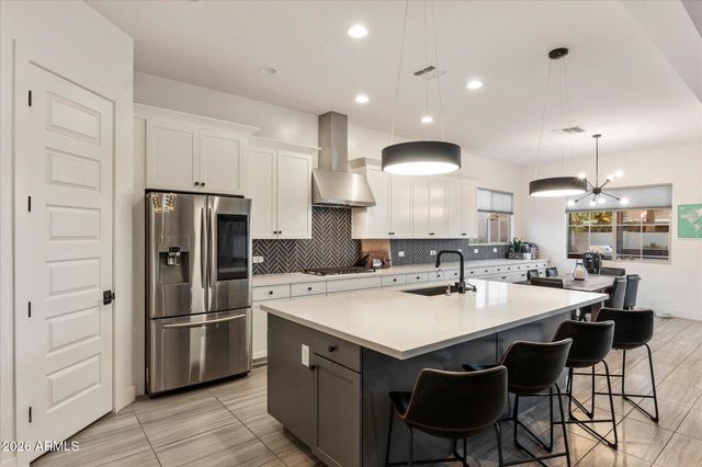 2080 E AQUARIUS Place, Chandler, AZ 85249