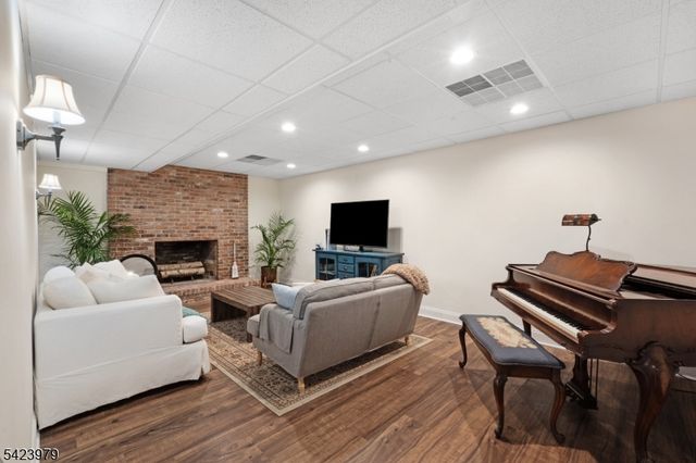 43 Lake Rd, Chatham Twp., NJ 07928