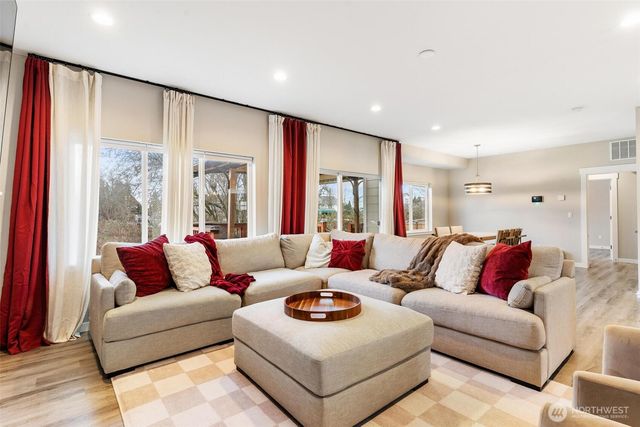 8821 S L Street, Tacoma, WA 98444