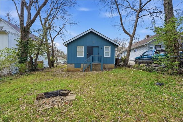 6915 Agnes Avenue, Kansas City, MO 64132