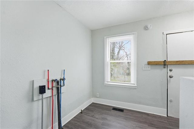 6915 Agnes Avenue, Kansas City, MO 64132