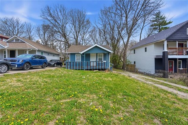 6915 Agnes Avenue, Kansas City, MO 64132