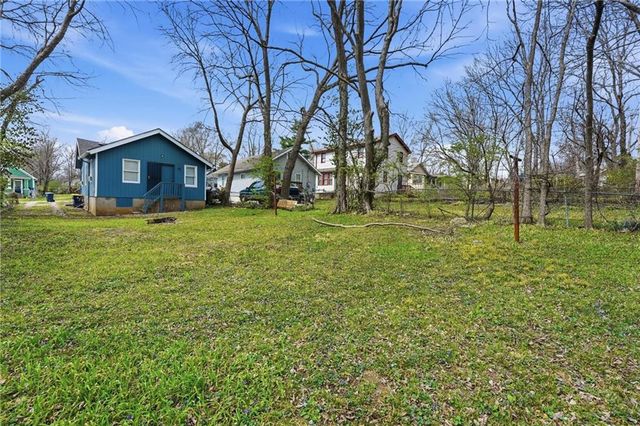 6915 Agnes Avenue, Kansas City, MO 64132