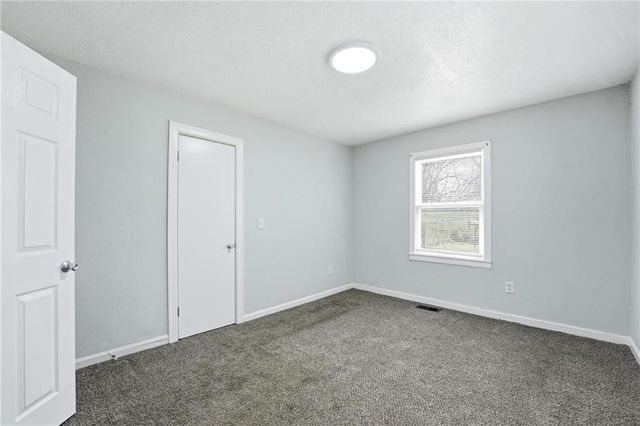 6915 Agnes Avenue, Kansas City, MO 64132
