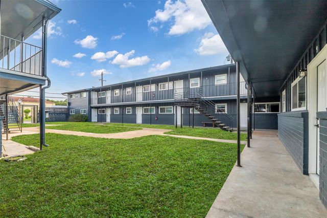 4706 Yellowstone Boulevard 9, Houston, TX 77021
