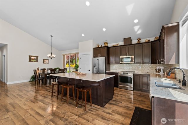 2741 SE Falcon View Drive, East Wenatchee, WA 98802