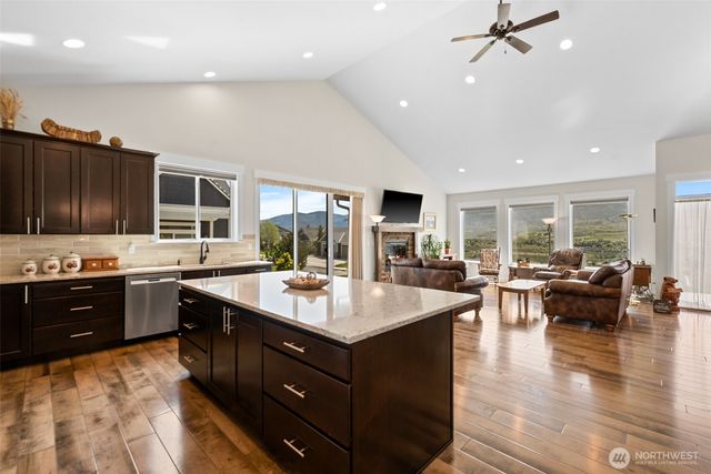 2741 SE Falcon View Drive, East Wenatchee, WA 98802