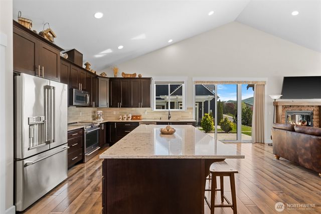 2741 SE Falcon View Drive, East Wenatchee, WA 98802