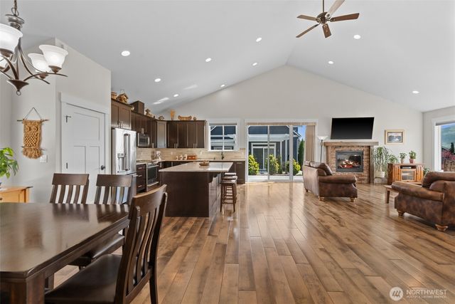 2741 SE Falcon View Drive, East Wenatchee, WA 98802