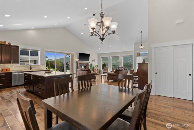 2741 SE Falcon View Drive, East Wenatchee, WA 98802