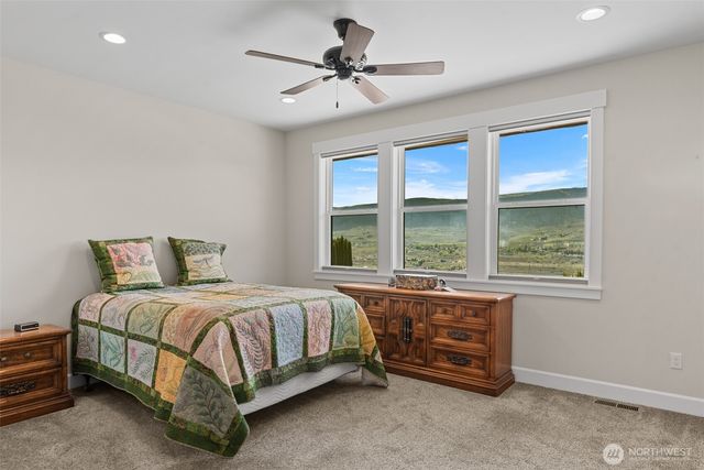 2741 SE Falcon View Drive, East Wenatchee, WA 98802