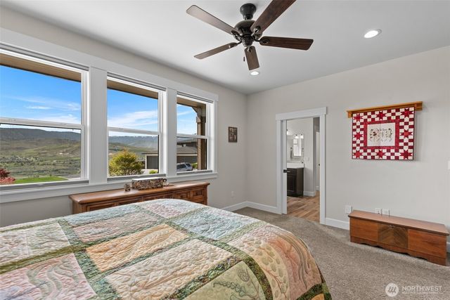 2741 SE Falcon View Drive, East Wenatchee, WA 98802