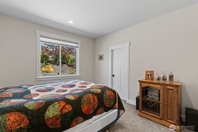 2741 SE Falcon View Drive, East Wenatchee, WA 98802