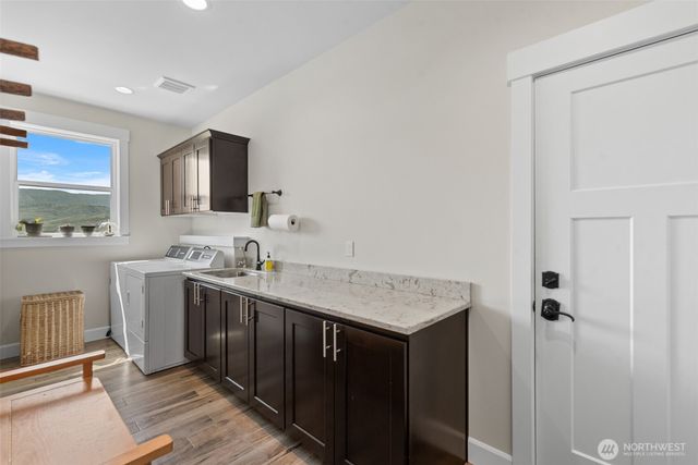 2741 SE Falcon View Drive, East Wenatchee, WA 98802