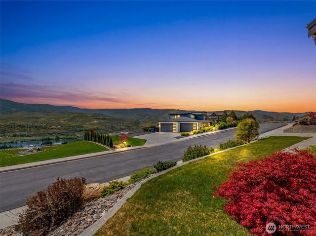 2741 SE Falcon View Drive, East Wenatchee, WA 98802