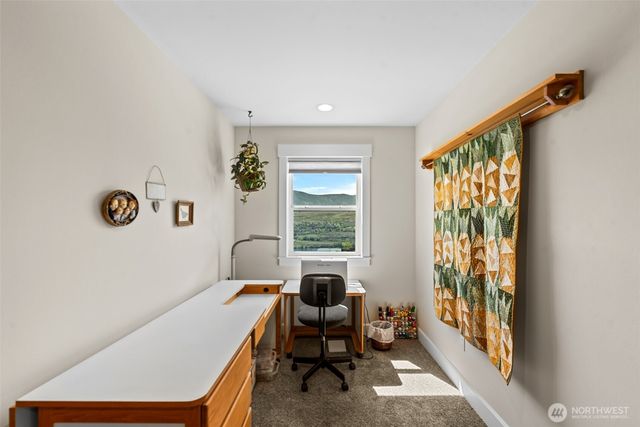 2741 SE Falcon View Drive, East Wenatchee, WA 98802