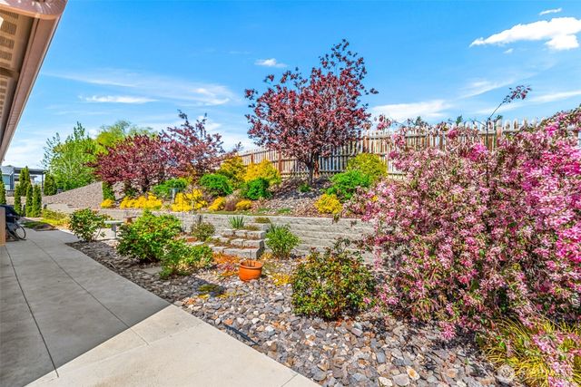 2741 SE Falcon View Drive, East Wenatchee, WA 98802