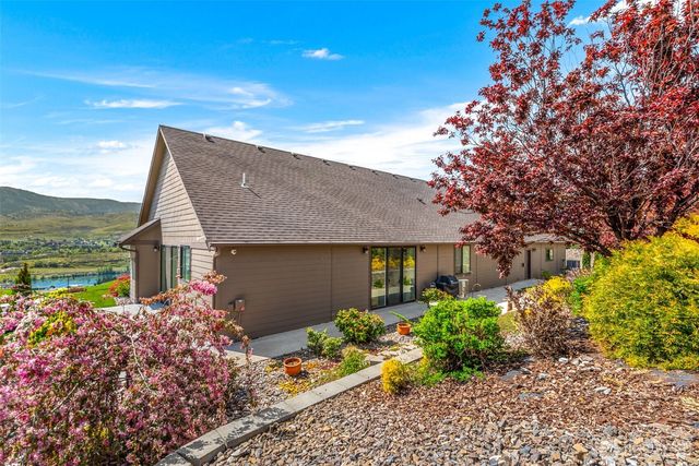 2741 SE Falcon View Drive, East Wenatchee, WA 98802
