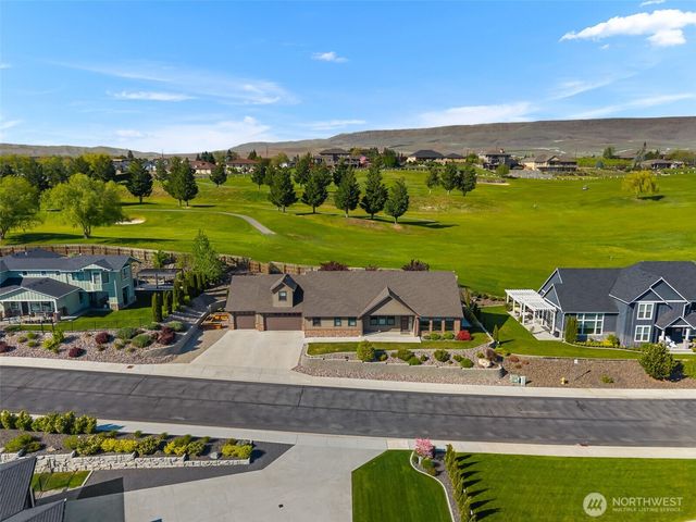 2741 SE Falcon View Drive, East Wenatchee, WA 98802