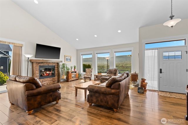 2741 SE Falcon View Drive, East Wenatchee, WA 98802