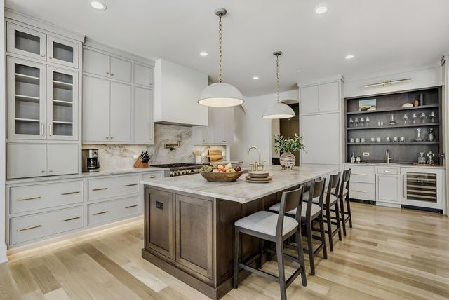 1652 N Lake Charles Drive, Vernon Hills, IL 60061
