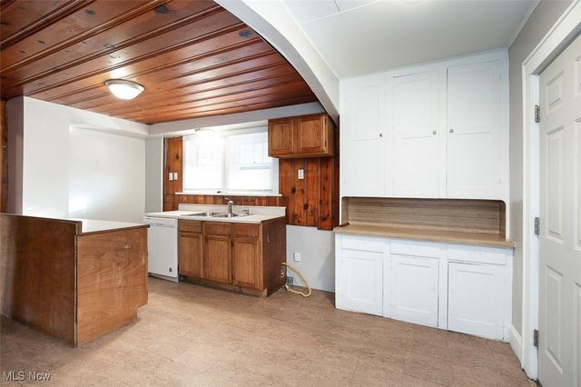 2078 18 Street SW, Akron, OH 44314